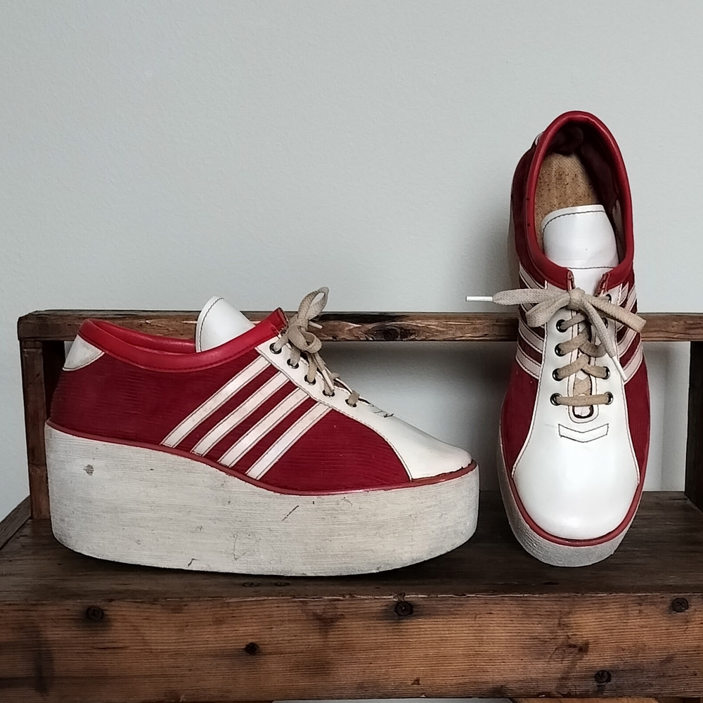 Extraordinary VINTAGE PLATFORM CREEPERS Red Corduroy Ivory Faux Leather 8.5